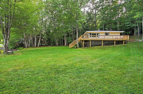 Foto 17 - Scenic Lyman Home on Swan Pond w/ Wraparound Deck