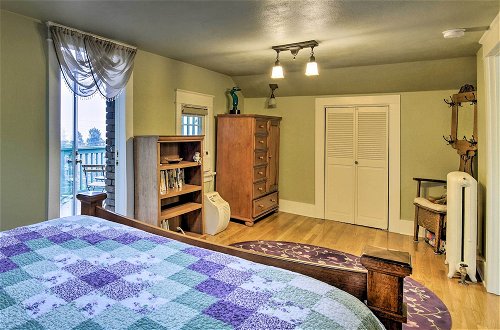 Photo 4 - Serene Tacoma Home w/ Furnished Deck & Views