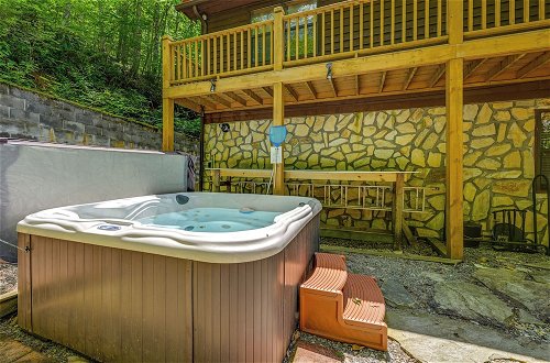 Foto 28 - Mountain-view Robbinsville Cabin w/ Hot Tub
