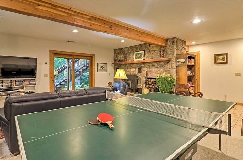 Foto 10 - Tree-lined Cruso Cabin w/ Game Room & Mtn Views
