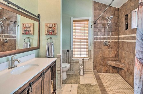 Foto 20 - Gorgeous Hutto Home w/ Hot Tub, Pool, & Fire Pit