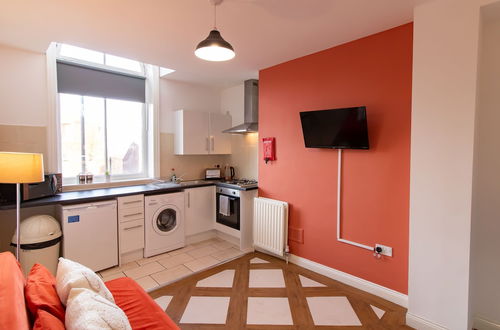 Photo 11 - Beautiful 1-bed Apartment in Gateshead