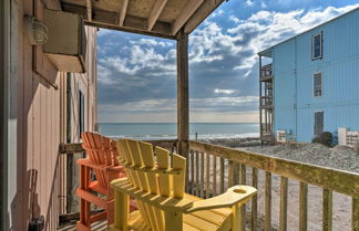 Foto 1 - Oceanfront Topsail Beach Retreat - Steps to Shore