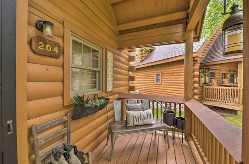 Foto 10 - Cozy Retreat w/ Porch & Double JJ Resort Access