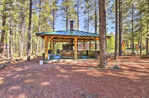 Foto 23 - Stunning Pinetop Lakes Country Club Retreat