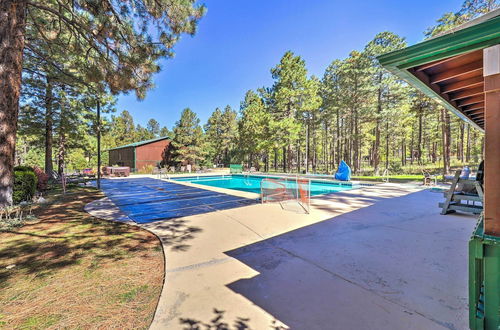 Photo 25 - Stunning Pinetop Lakes Country Club Retreat