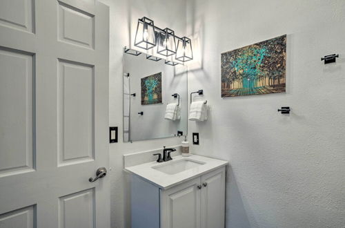 Photo 24 - Stylish Klamath Falls Unit < 1/2 Mi to Oit