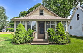 Photo 1 - 'grandma's Cottage' w/ Sunroom: Walk to Beach