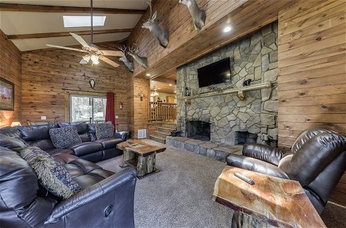 Foto 4 - Well-appointed Alto Cabin w/ Fire Pit & Pool Table