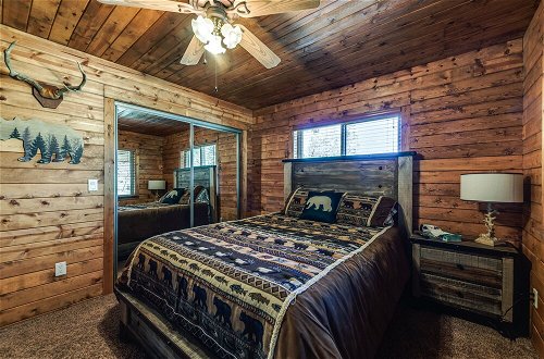 Photo 9 - Well-appointed Alto Cabin w/ Fire Pit & Pool Table