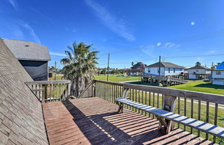 Foto 3 - A-frame Home w/ Deck - 2 Blocks to Surfside Beach