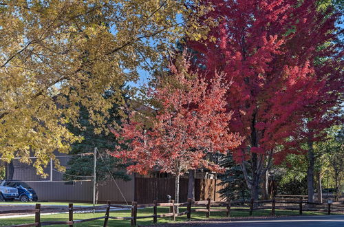 Photo 27 - Pinetop Townhome in Gated Resort w/ Pool & Spa