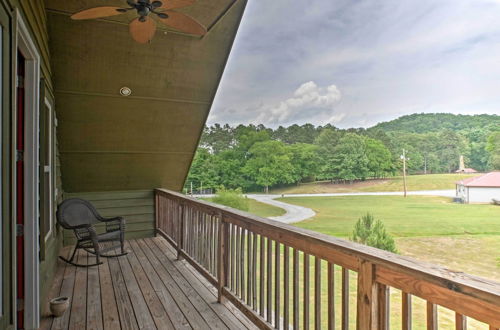 Foto 17 - Guntersville Cabin w/ Fire Pit, Hike to Lake