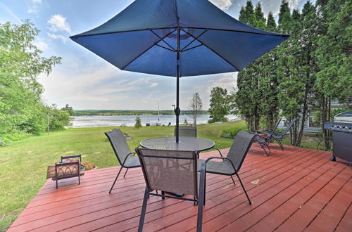 Foto 1 - Lakefront Petoskey Abode - Deck, Grill & Boat Dock