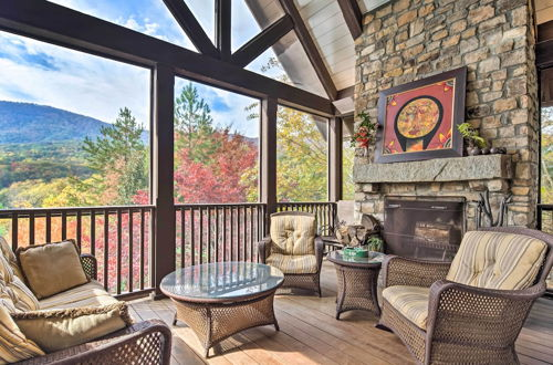 Foto 30 - Stunning Mill Spring Home w/ Mountain Views