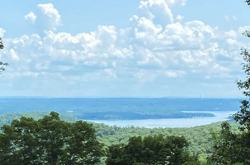 Foto 5 - Beaver Lake Home w/ 2 Decks + Sweeping Views