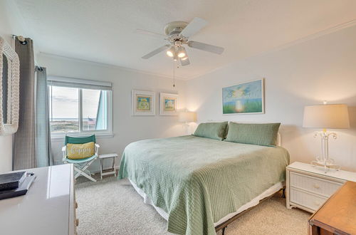 Photo 13 - Chic Condo w/ Ocean Views & Pool - Walk to Beach