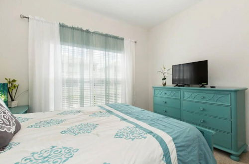 Photo 10 - Amazing 5 Bedrooms 04ba at Storey Lake Resort