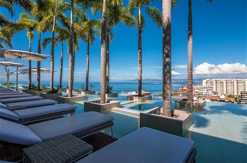 Photo 33 - Ocean View Best Rooftop Pool In Romantic Zone