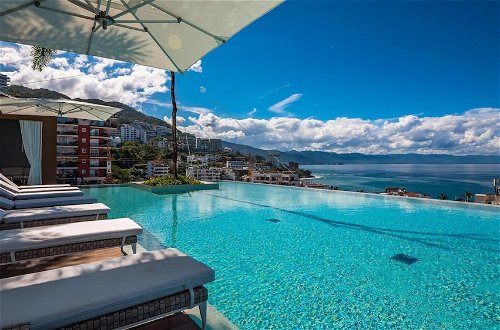 Photo 28 - Ocean View Best Rooftop Pool In Romantic Zone