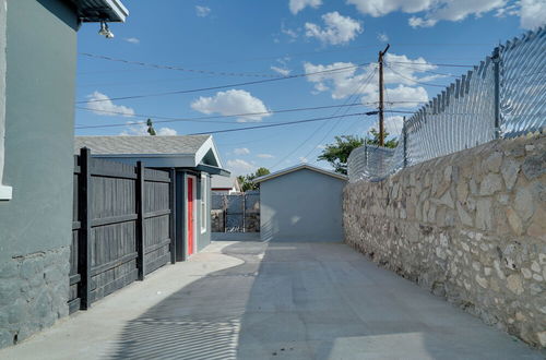 Photo 30 - Charming & Quaint El Paso House w/ Backyard