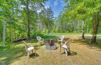 Foto 1 - Wooded Danbury Cabin w/ Grill + Fire Pit