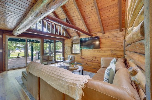 Foto 19 - Modern Fairland Log Cabin w/ Lake Access
