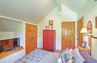 Photo 3 - Bright Klamath Falls Cabin w/ Deck & Mtn Views