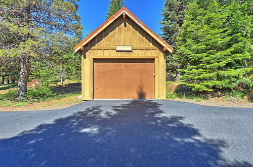 Photo 15 - Bright Klamath Falls Cabin w/ Deck & Mtn Views