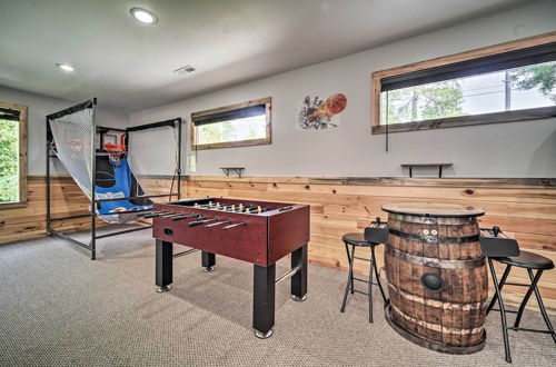 Photo 4 - Kodak Family Cabin: Game Room, Hot Tub & Mini Golf