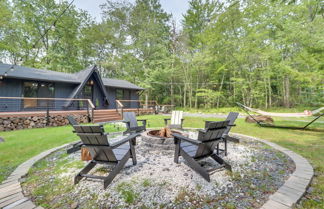 Foto 1 - Pocono Lake Cabin w/ Hot Tub & Resort Amenities