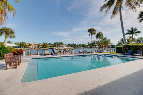 Foto 11 - Lavish Vero Beach Escape With Pool, Patio + Dock