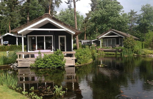 House on Water, Surrounded by Nature - Foto 1