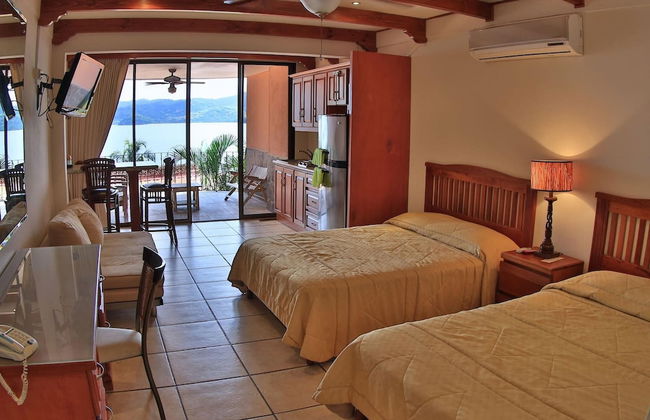 Hotel room-style ocean-view unit in Flamingo with pool - Foto 3