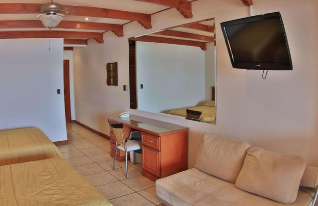 Hotel room-style ocean-view unit in Flamingo with pool - Foto 7