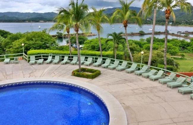 Hotel room-style ocean-view unit in Flamingo with pool - Foto 12