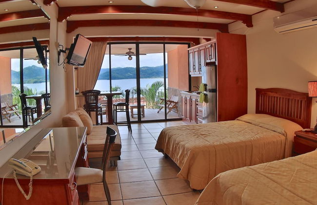Hotel room-style ocean-view unit in Flamingo with pool - Foto 1