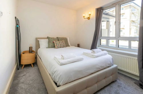 Photo 1 - Modern & Spacious 2BD Flat - Westbourne Park