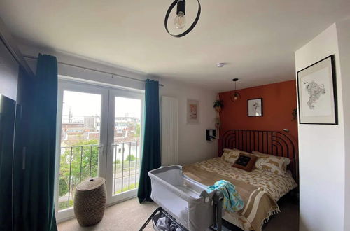 Photo 3 - Spacious & Central 2BD House - Brighton