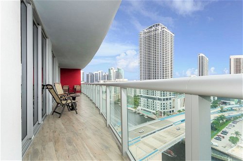 Photo 21 - Stunning Bay Front 3 Bed Private Floor Apt 2001 BW Resort Miami