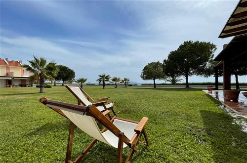 Foto 36 - Cozy Beachfront Maisonette Offers Panoramic Views of Sea