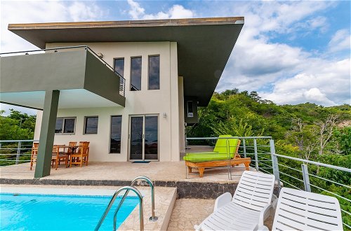 Foto 24 - Big, Ultramodern Hillside Home With Private Pool and Endless Ocean Views