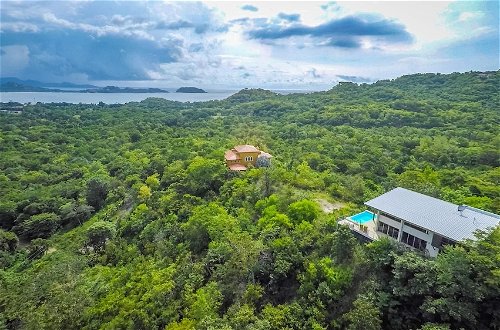 Foto 43 - Big, Ultramodern Hillside Home With Private Pool and Endless Ocean Views