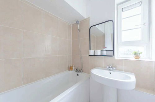 Photo 15 - Central & Spacious 1BD - Camden Town