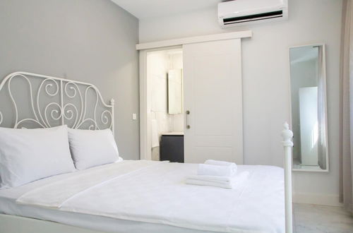 Photo 10 - Modern Flat w Garden 5 min to Beach in Milas