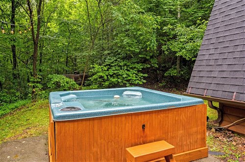 Foto 48 - Sugar Bear Cabin with Hot Tub