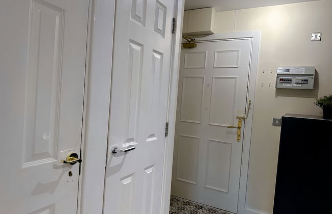 Canary Wharf two Bedroom Apartment - Photo 22