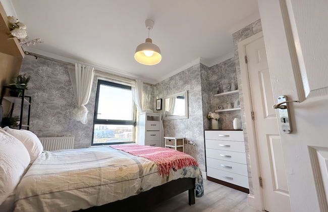 Canary Wharf two Bedroom Apartment - Photo 9