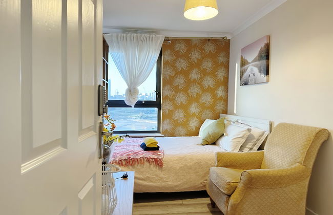 Canary Wharf two Bedroom Apartment - Photo 11