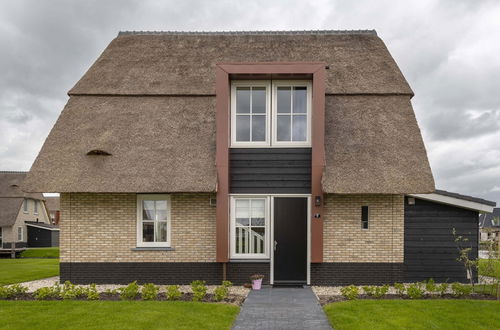 Photo 21 - Luxury Villa With a Sauna, at the Tjeukemeer